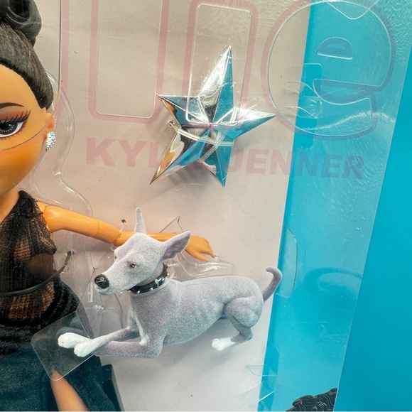 Bratz Kylie Jenner Doll Collectible MGAE 2022 Sealed Box Rare Fashion Figure - Picture 6 of 10